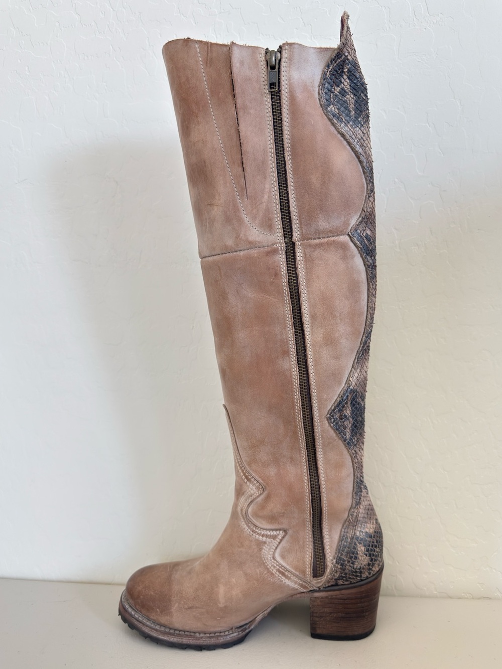 FREEBIRD Calgary Knee-High Snake Print Inside Zip Tall Boot Size 8 - Picture 5 of 14